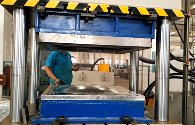 沃(wò)達水箱拉伸機(jī)