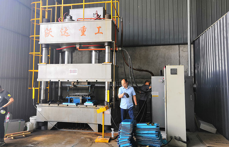 500噸雙缸(gāng)四柱拉伸(shen)液壓機