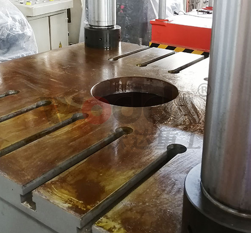 630噸液壓機_630噸四柱液壓機 630噸液壓機_630噸四柱液壓機