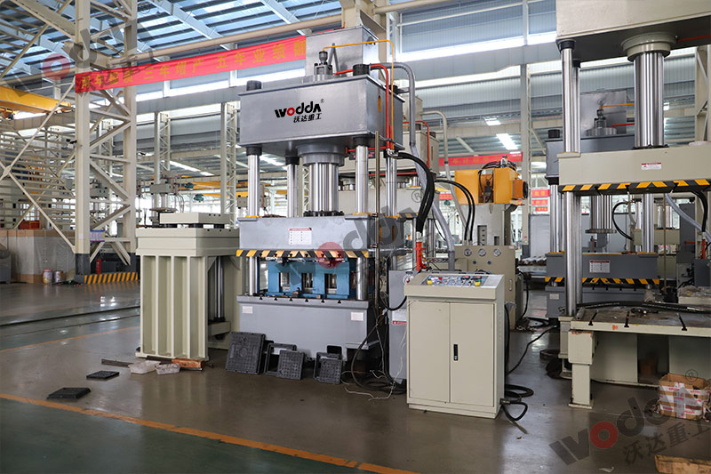 315噸樹脂井蓋成型液壓機 315噸樹脂井蓋成型液壓機