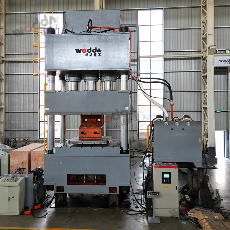 1500噸三梁四柱液壓機(圖1) 1500噸三梁四柱液壓機(圖1)