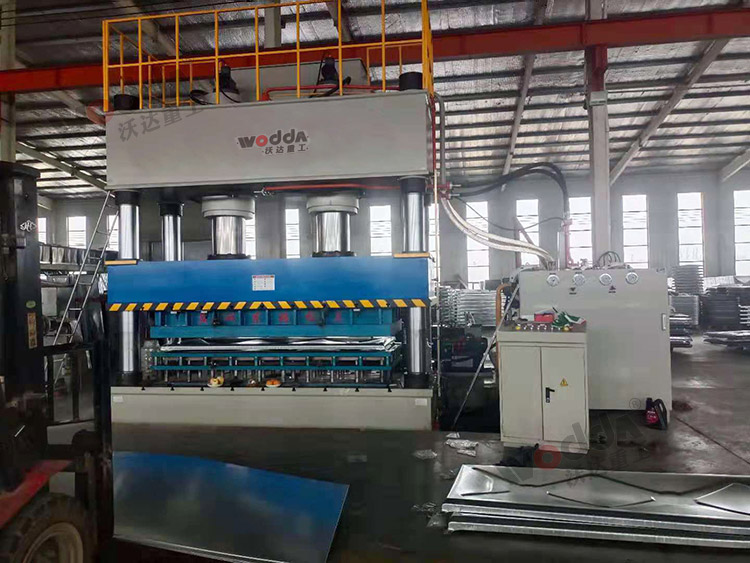 1000噸不鏽鋼水箱闆拉伸液壓機 1000噸不鏽鋼水箱闆拉伸液壓機