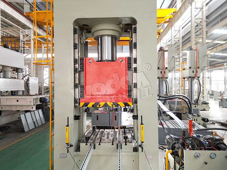 630噸框架式液壓機（滑塊與工作台）