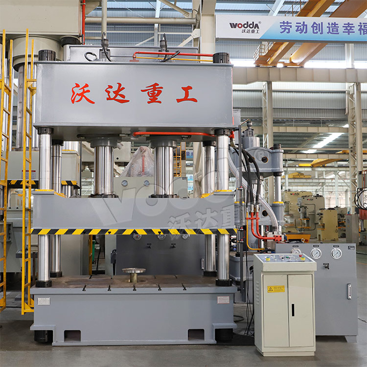 315噸複合電纜溝蓋闆成型液壓機車間實拍 315噸複合電纜溝蓋闆成型液壓機車間實拍