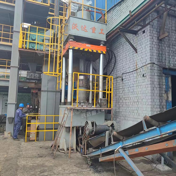 630噸活性炭成型液壓機客戶現場 630噸活性炭成型液壓機客戶現場