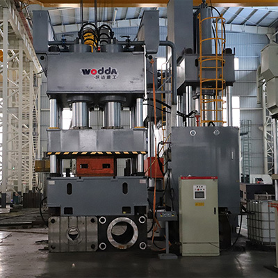 2500噸門面壓花(hua)機_鋼木門壓(yā)花機