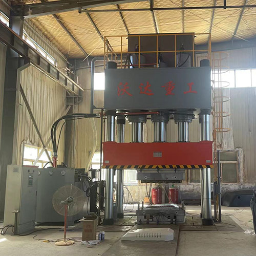 SMC汽車配件成(chéng)型液壓機_1500噸(dūn)四柱液壓機(jī)