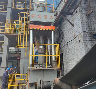 630噸活(huo)性炭粉(fen)末成型(xíng)液壓機(ji)